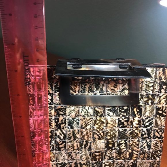 Handcrafted Mother of Pearl Purse - Picture 6 of 7